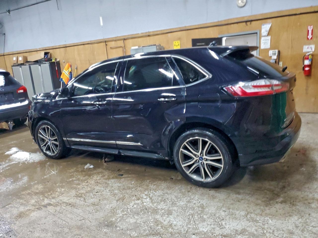 2019 Ford Edge Titanium - Image 2