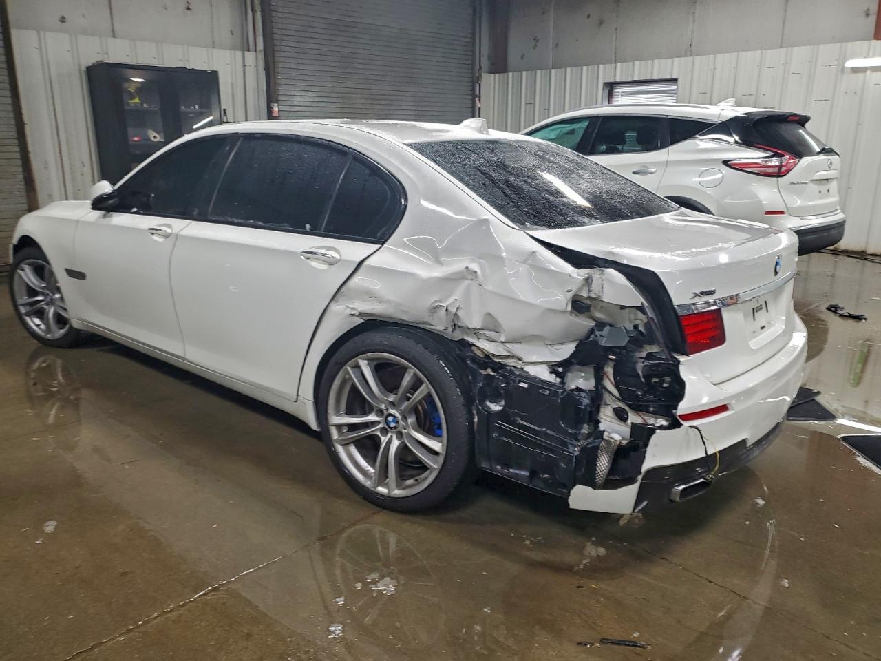 2013 BMW 750Li - Фото 2