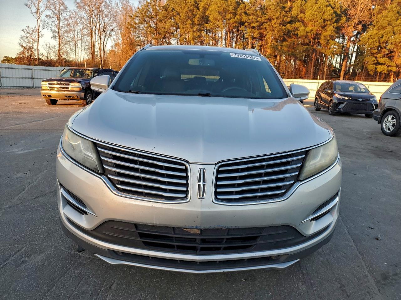 2015 Lincoln Townhouse Mkc - Image 5