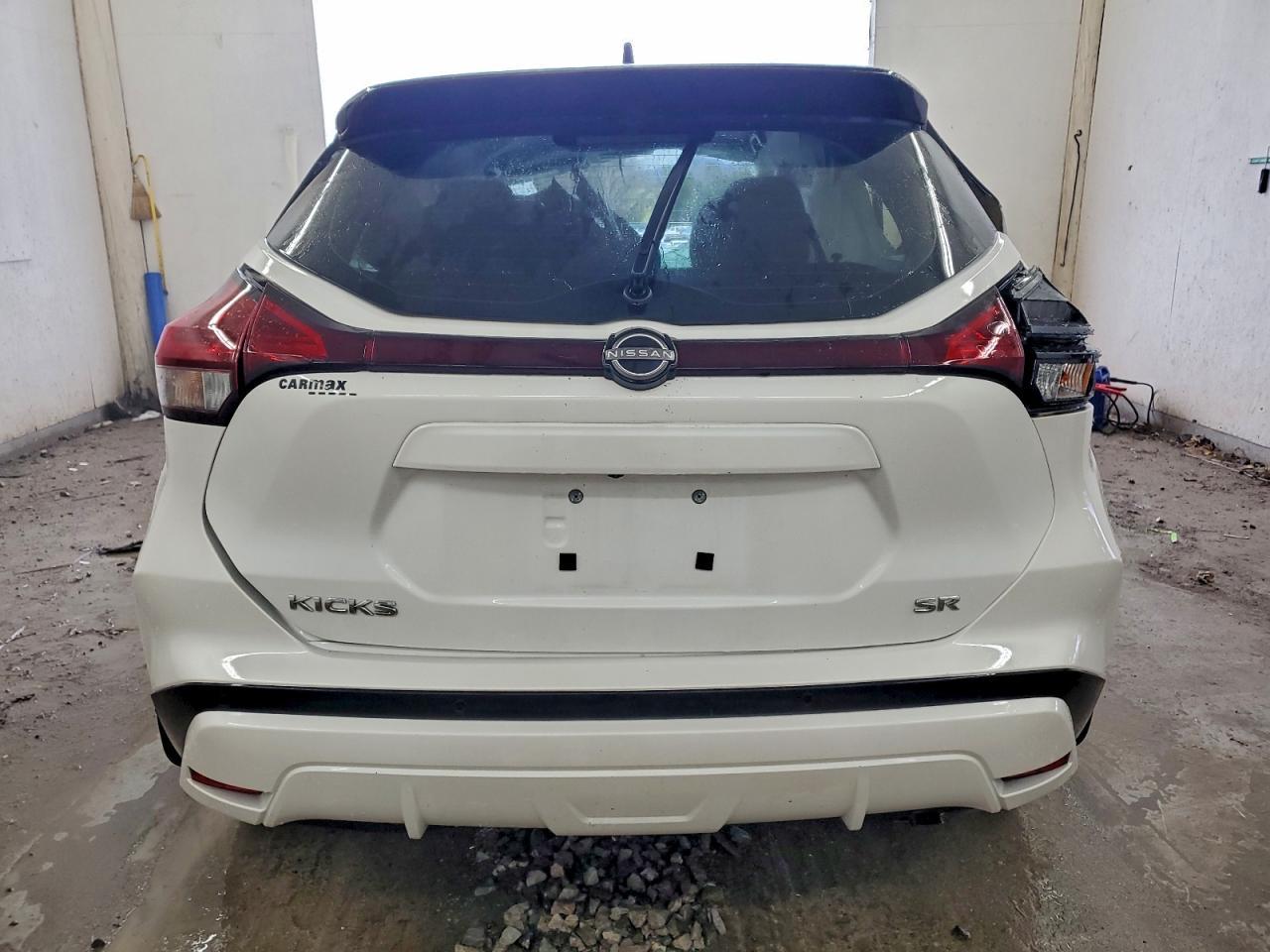 2023 Nissan Kicks Sr - Image 6