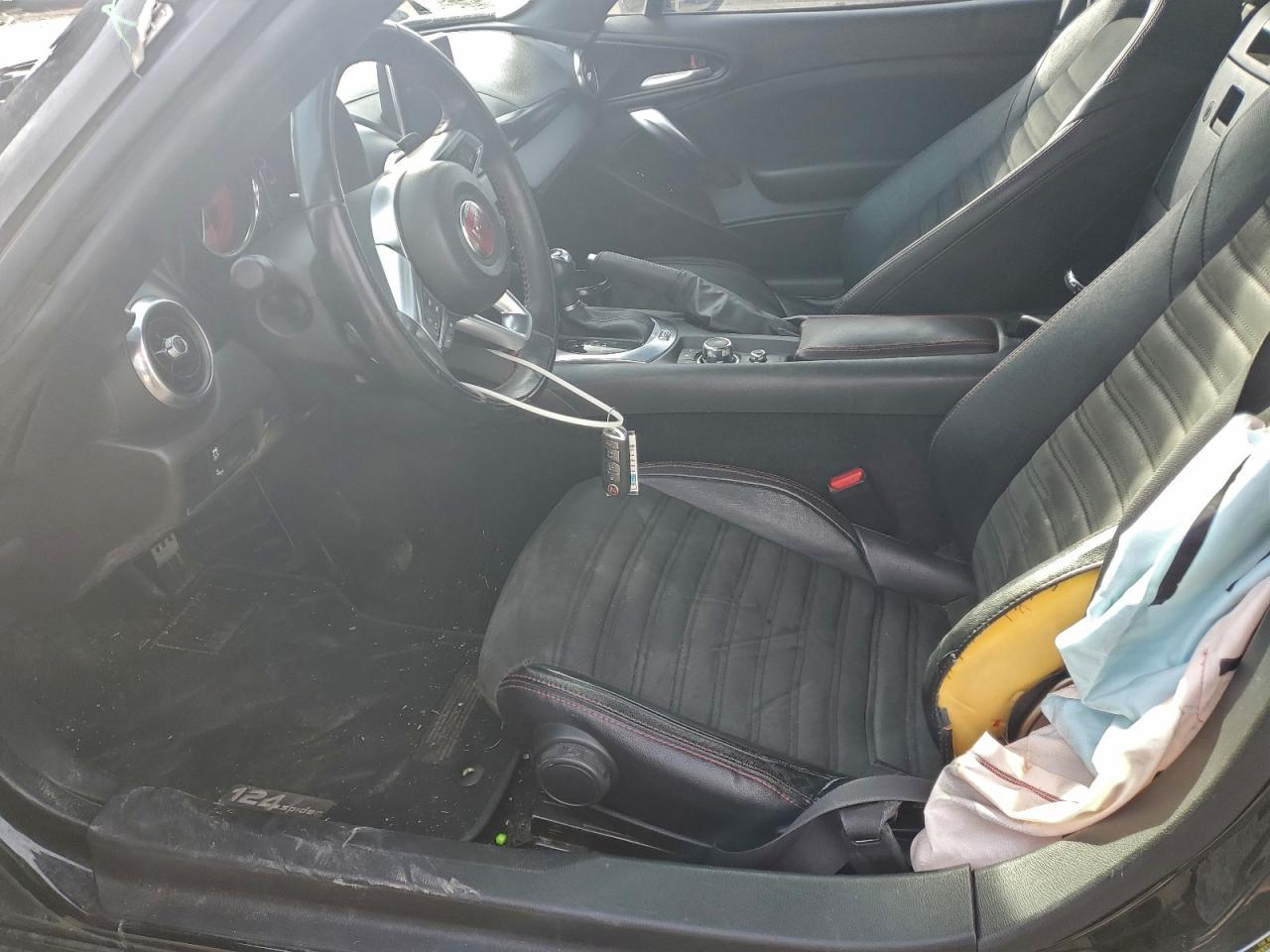 2017 Fiat 124 Spider Classica - Image 7