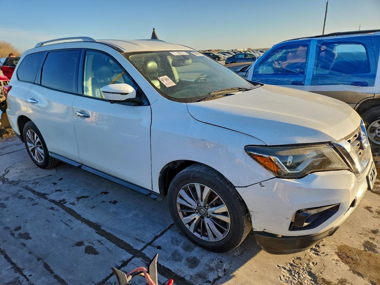 2019 Nissan Pathfinder S - Image 4