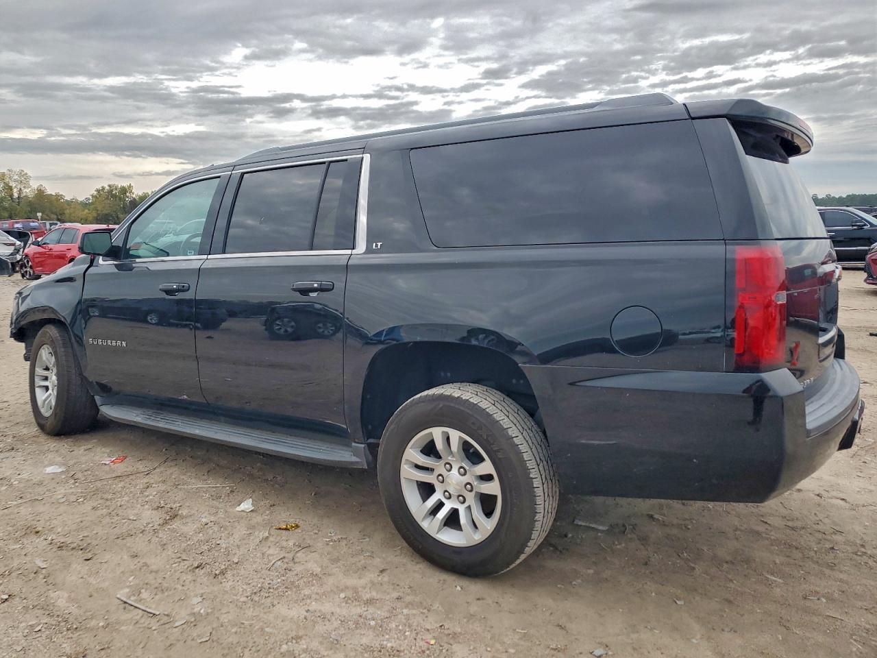 2017 Chevrolet Suburban C1500 Lt - Image 2