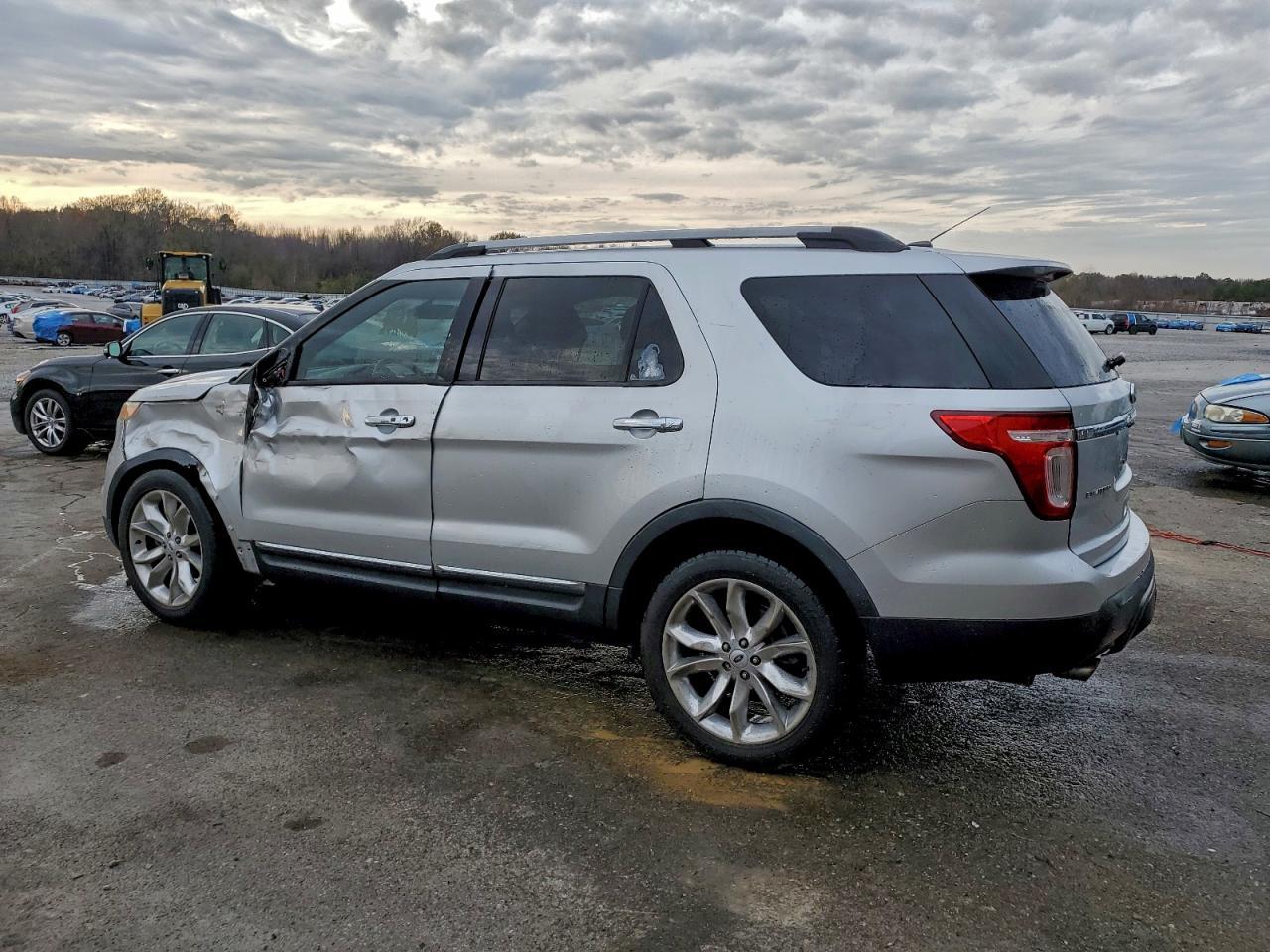 2013 Ford Explorer Limited - Image 2