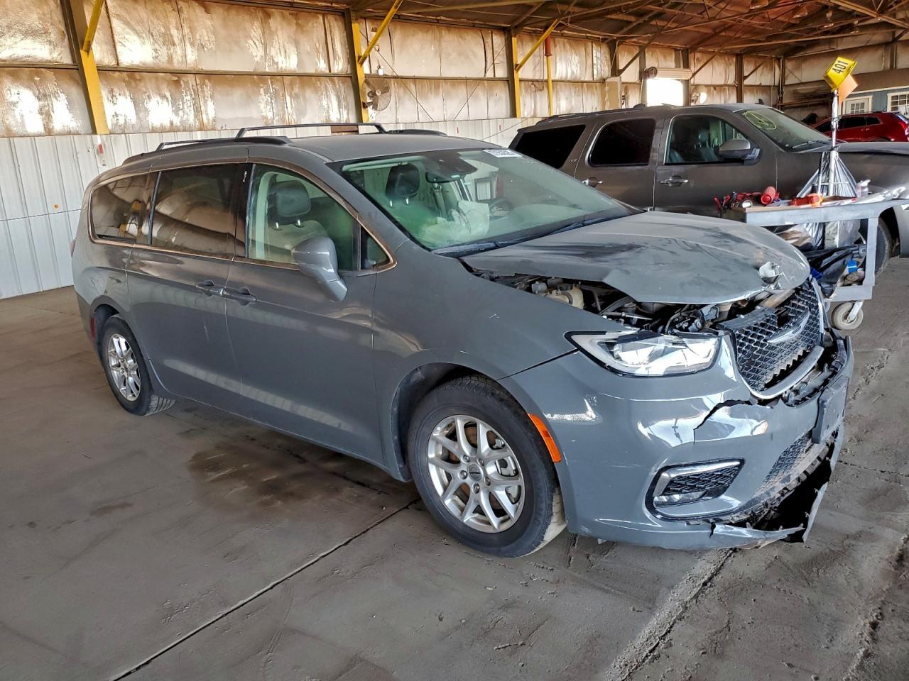 2022 Chrysler Pacifica Touring L - Image 4