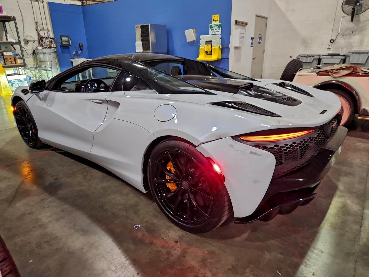 2025 Mclaren Automotive Artura - Фото 2