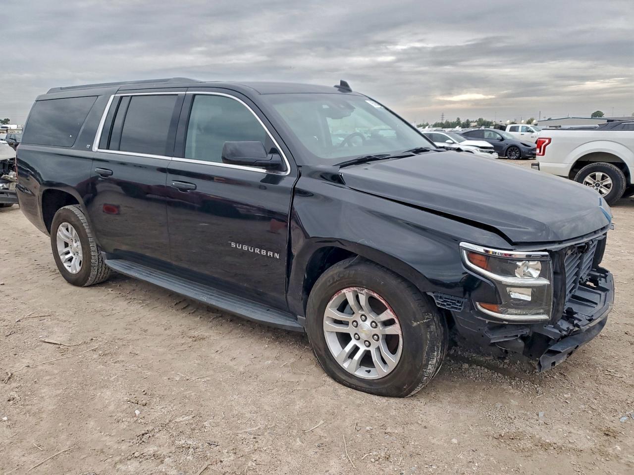 2017 Chevrolet Suburban C1500 Lt - Image 4