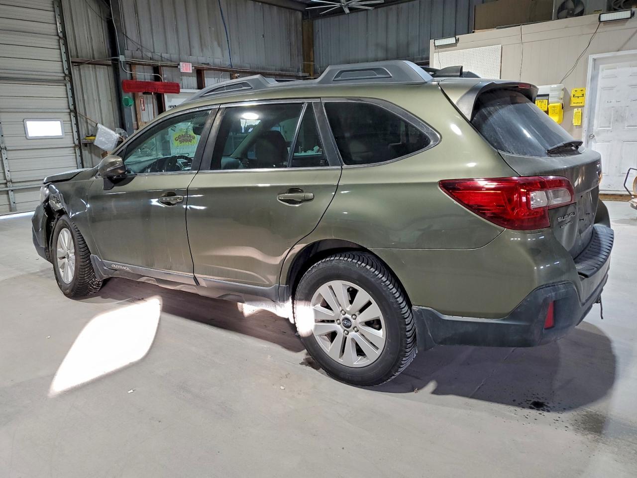 2018 Subaru Outback 2.5I Premium - Фото 2