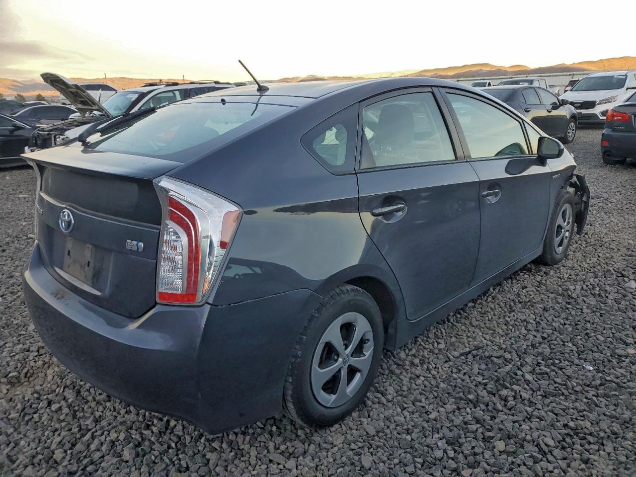2015 Toyota Prius - Фото 3