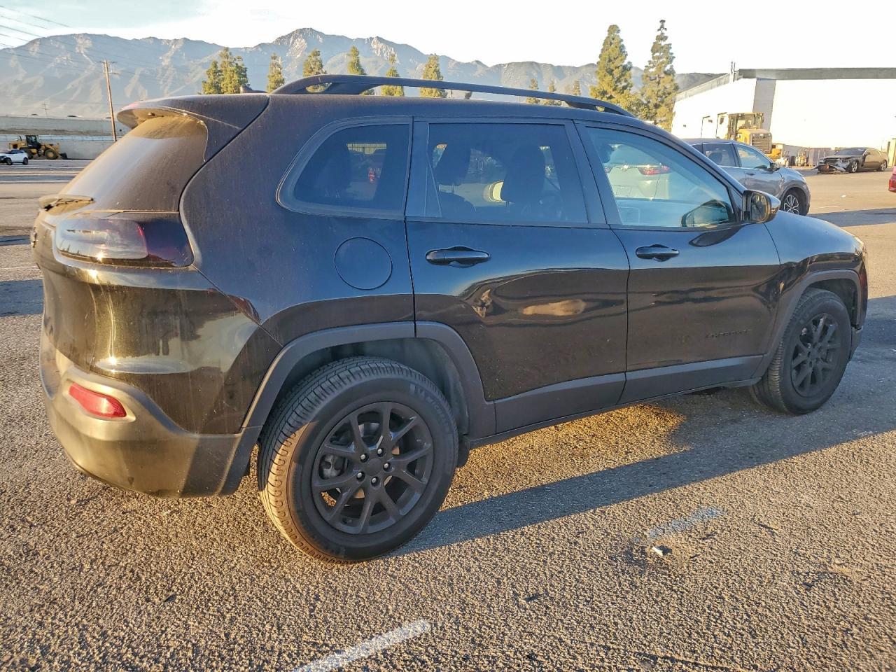 2016 Jeep Cherokee Sport - Фото 3