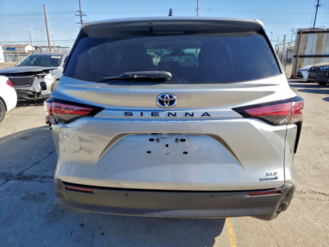 2021 Toyota Sienna Xle - Image 6