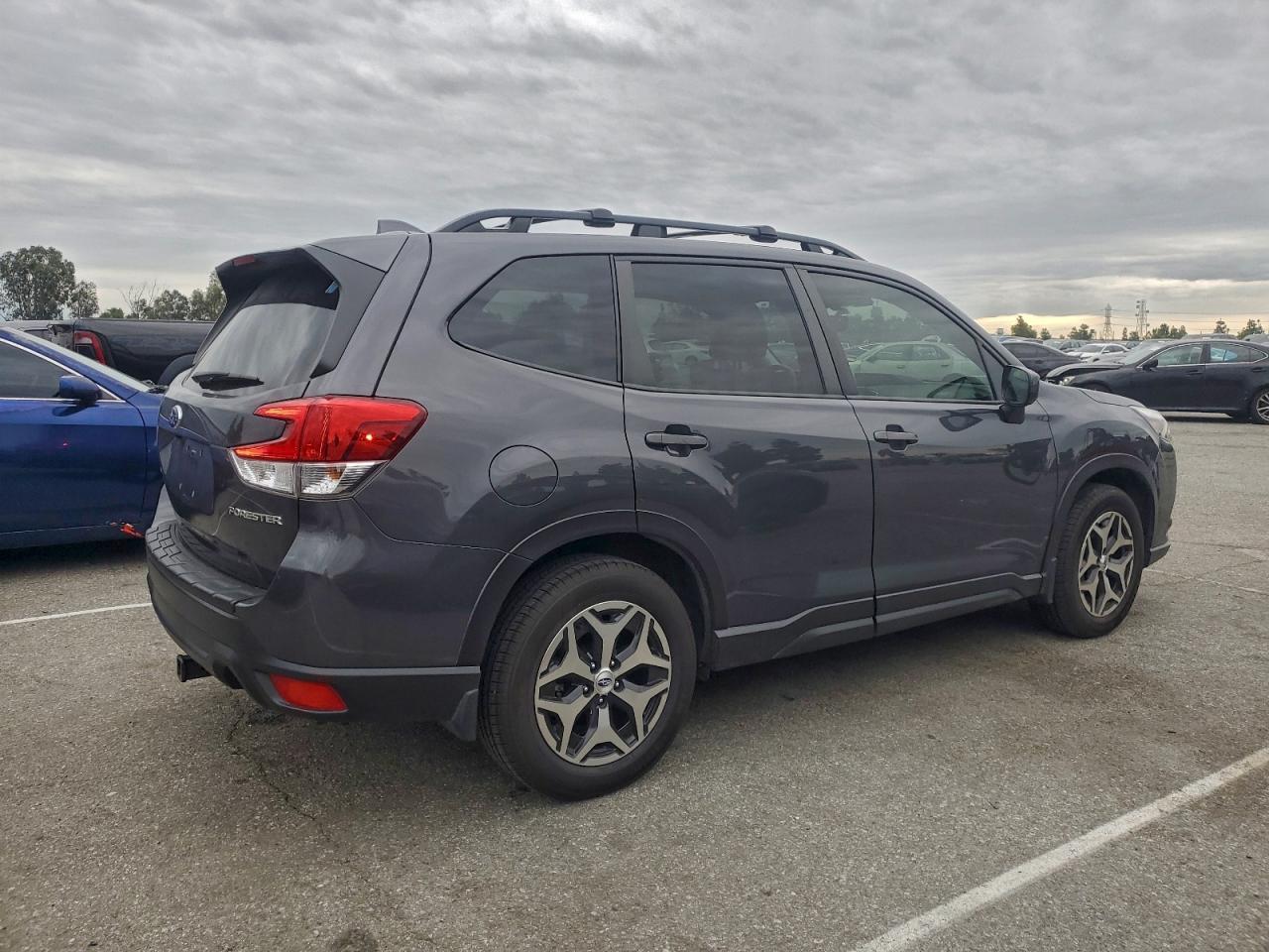 2023 Subaru Forester Premium - Image 3