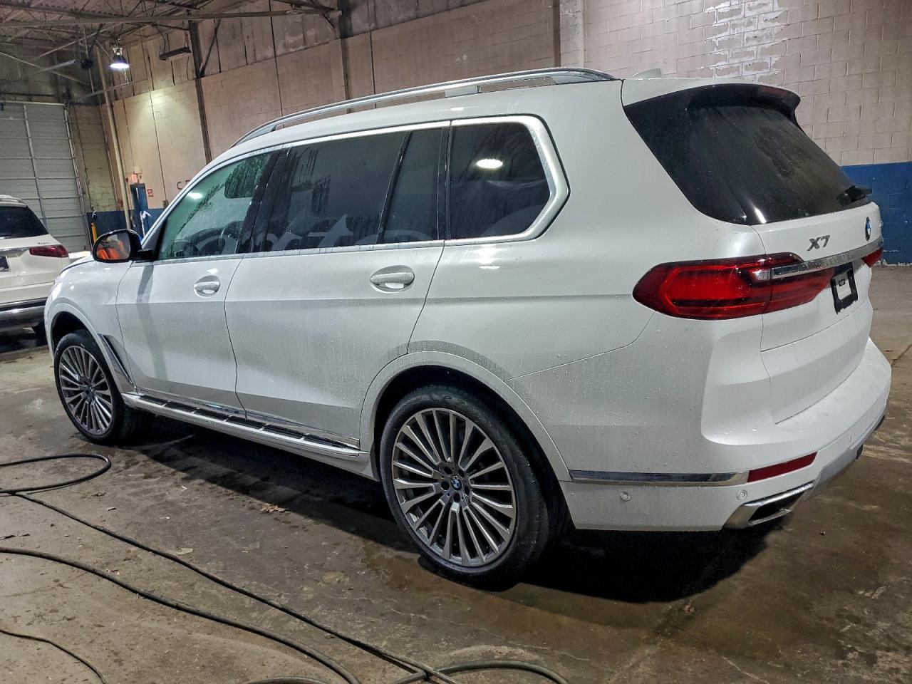 2022 BMW X7 xDrive40I - Фото 2
