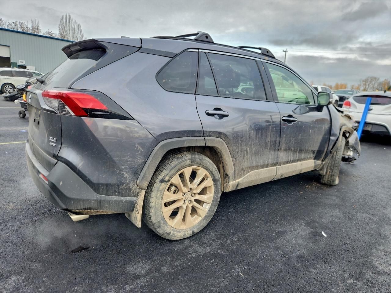 2025 Toyota Rav4 Xle Premium - Image 3