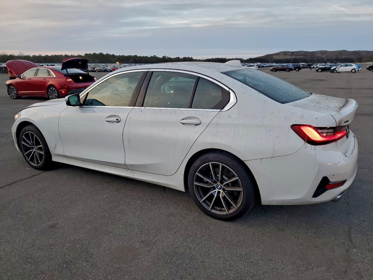 2021 BMW 330Xi - Фото 2