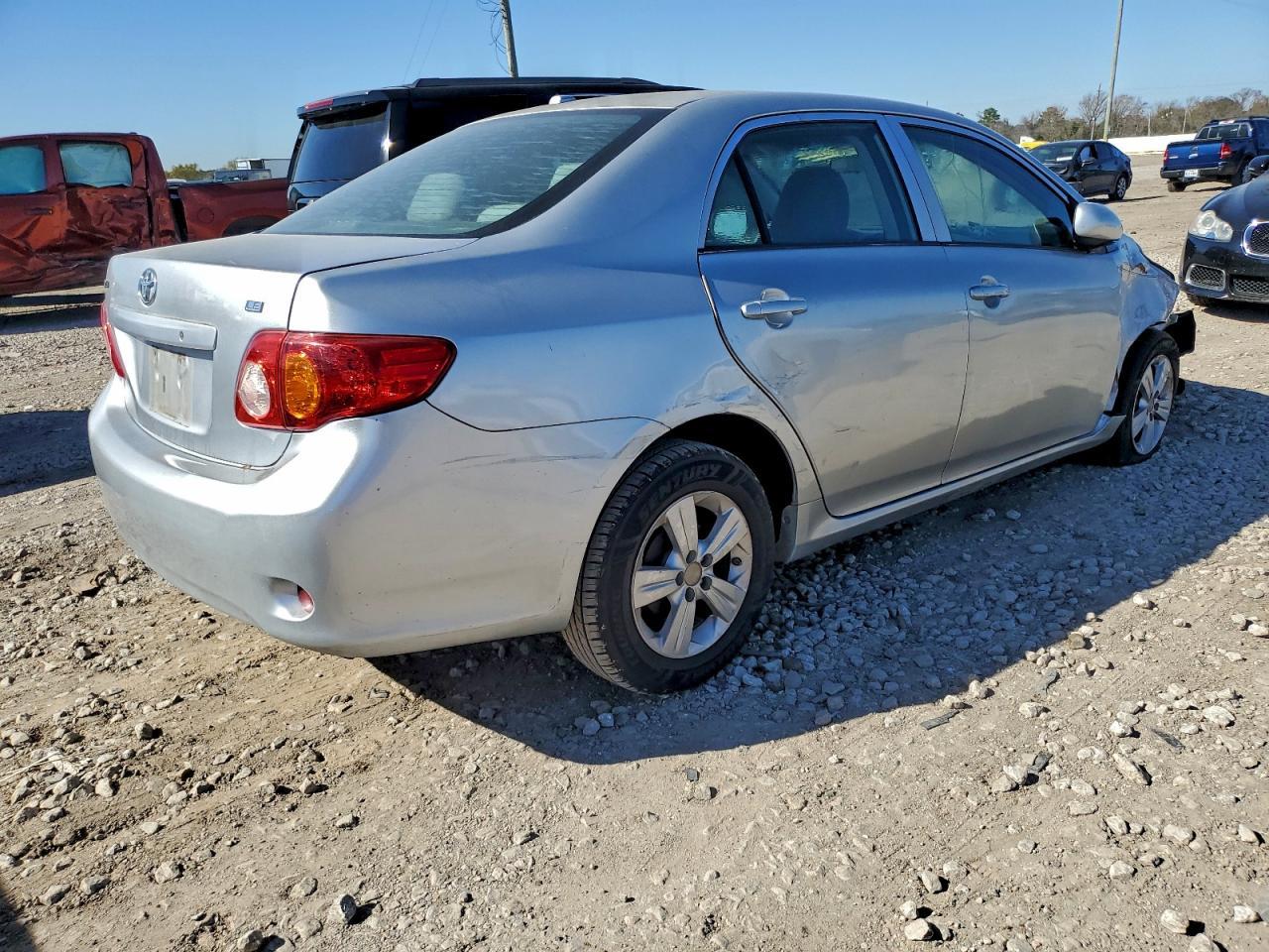2010 Toyota Corolla Le - Фото 3