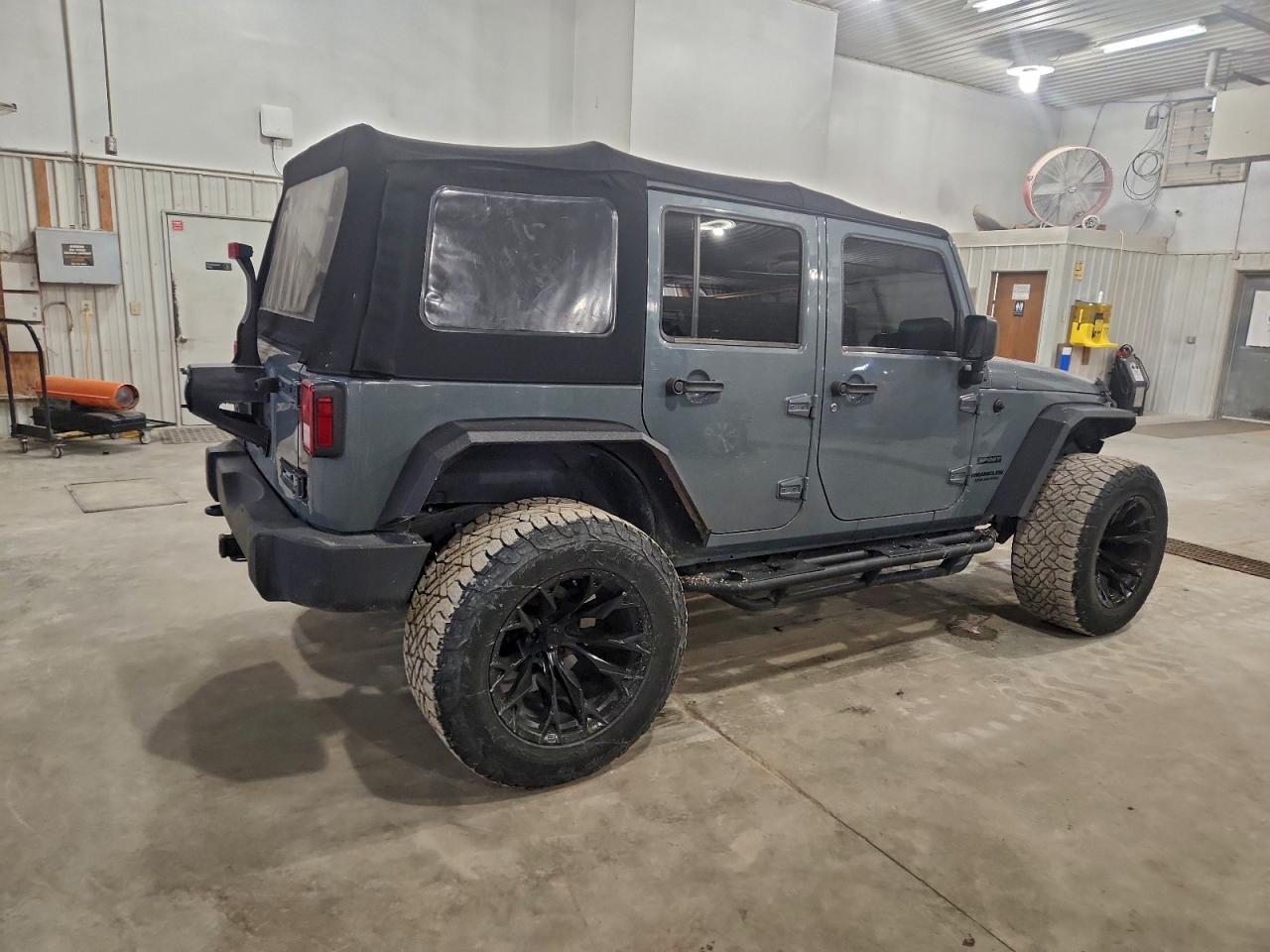 2015 Jeep Wrangler Unlimited Sport - Фото 3