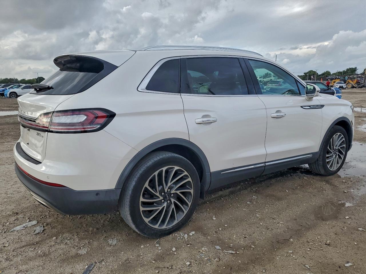 2019 Lincoln Nautilus Reserve - Image 3