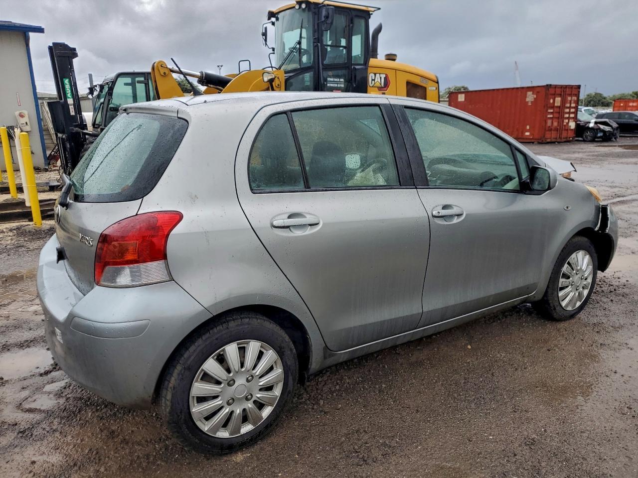 2010 Toyota Yaris - Фото 3