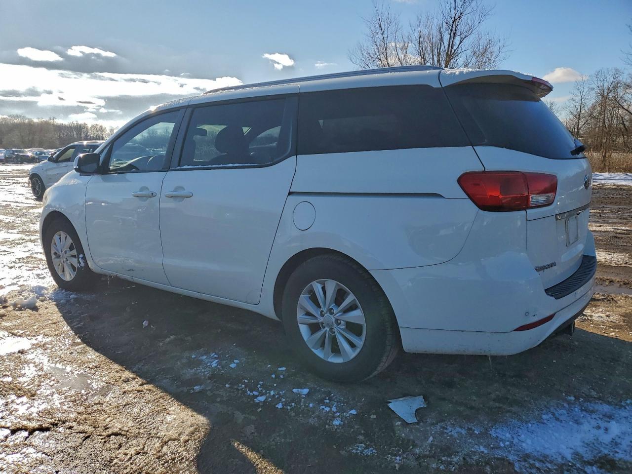 2016 Kia Sedona Lx - Image 2