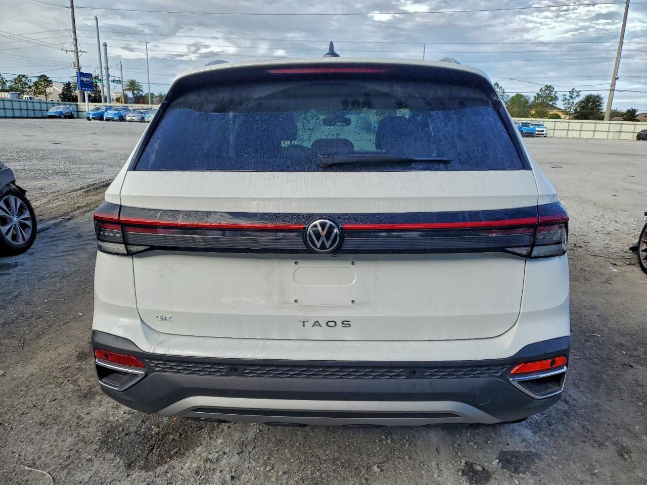 2025 Volkswagen Taos Se - Image 6