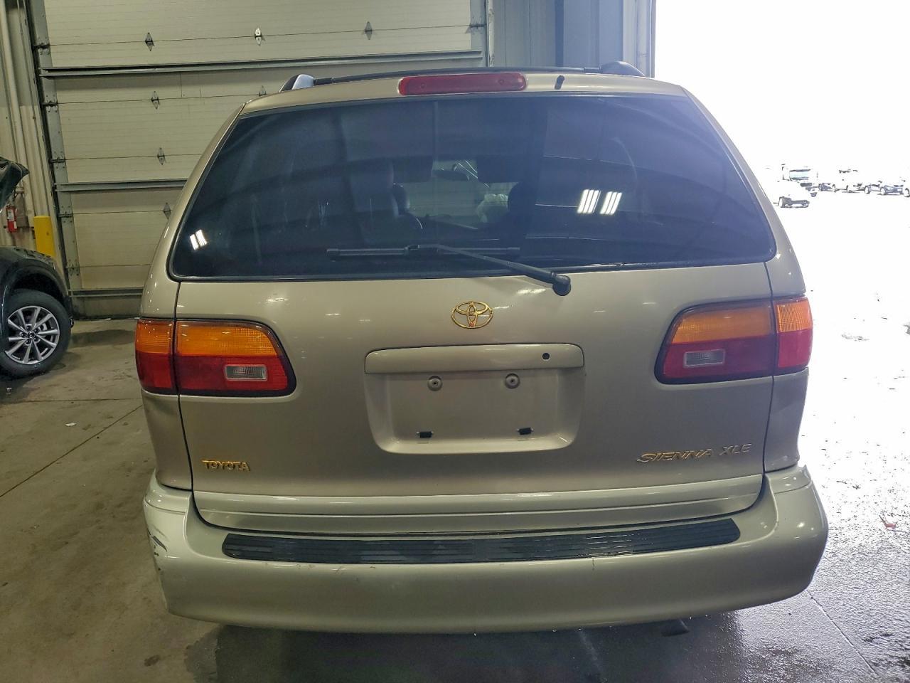 2000 Toyota Sienna Xle - Фото 6