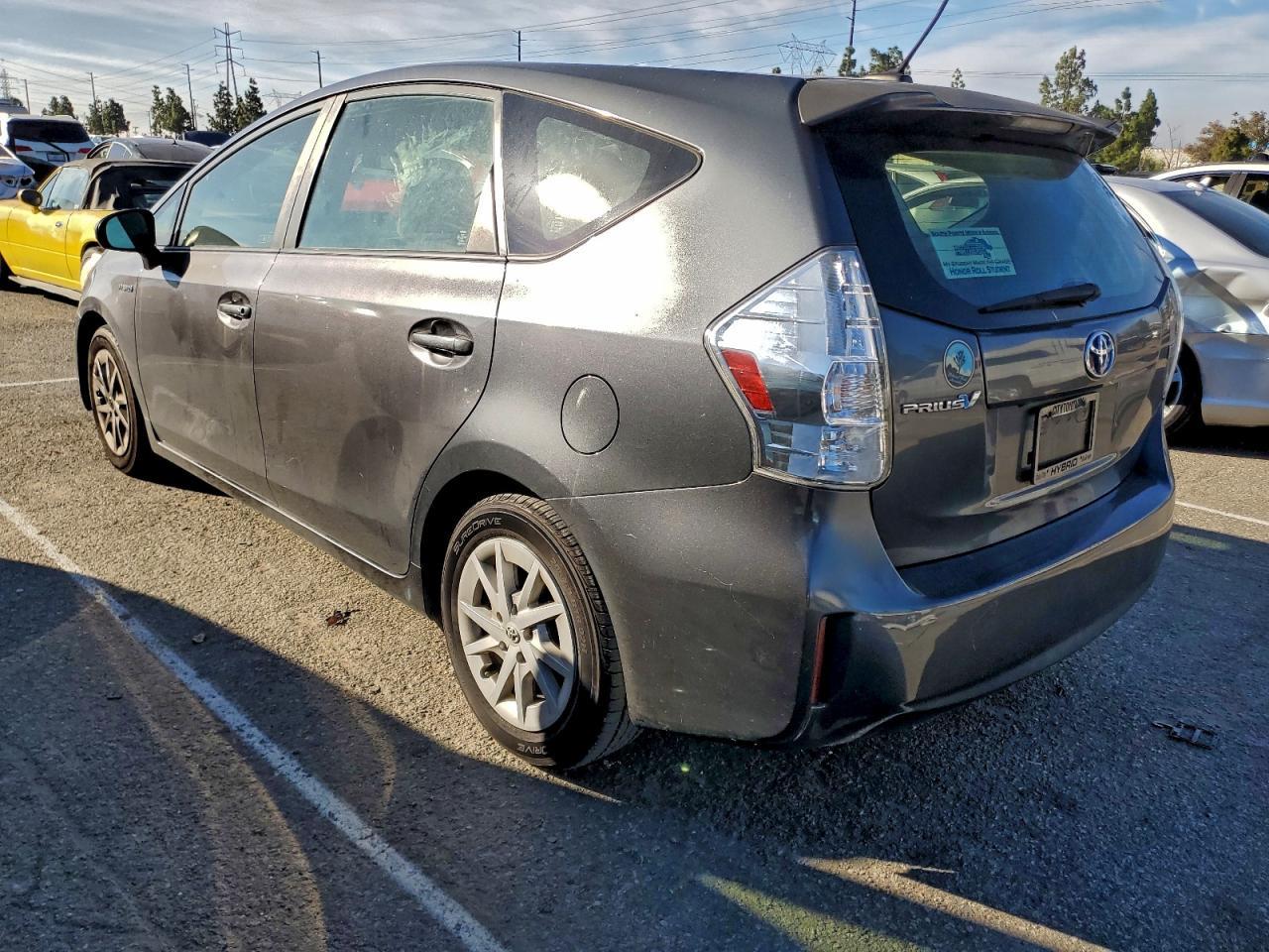 2014 Toyota Prius V - Фото 2