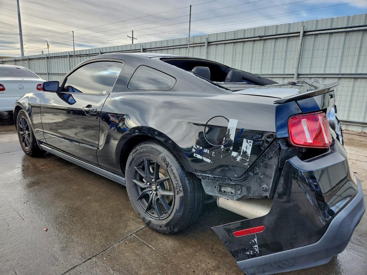 2011 Ford Mustang - Фото 2