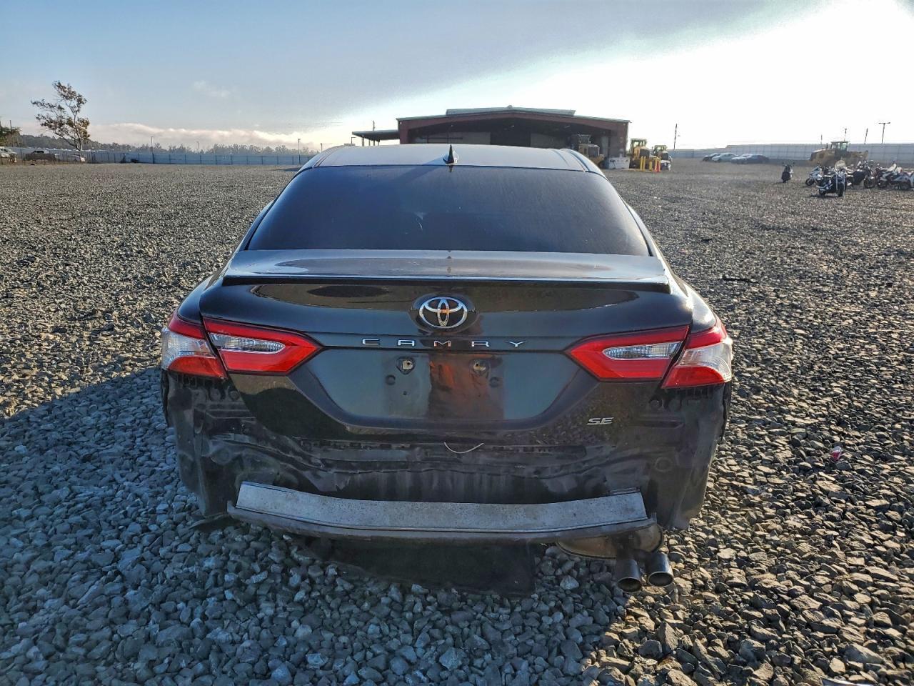 2020 Toyota Camry Se - Фото 6