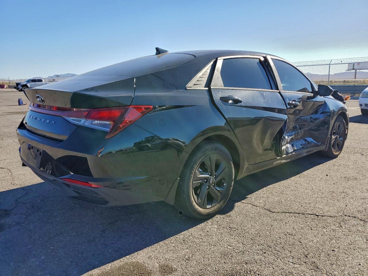 2023 Hyundai Elantra Sel - Фото 3