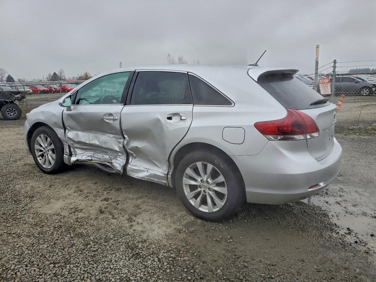 2014 Toyota Venza Le - Image 2