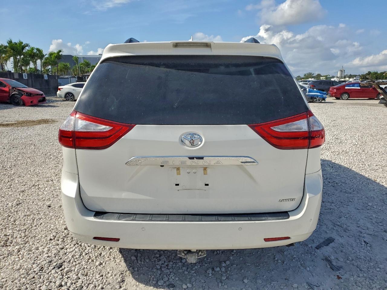 2019 Toyota Sienna Xle - Image 6