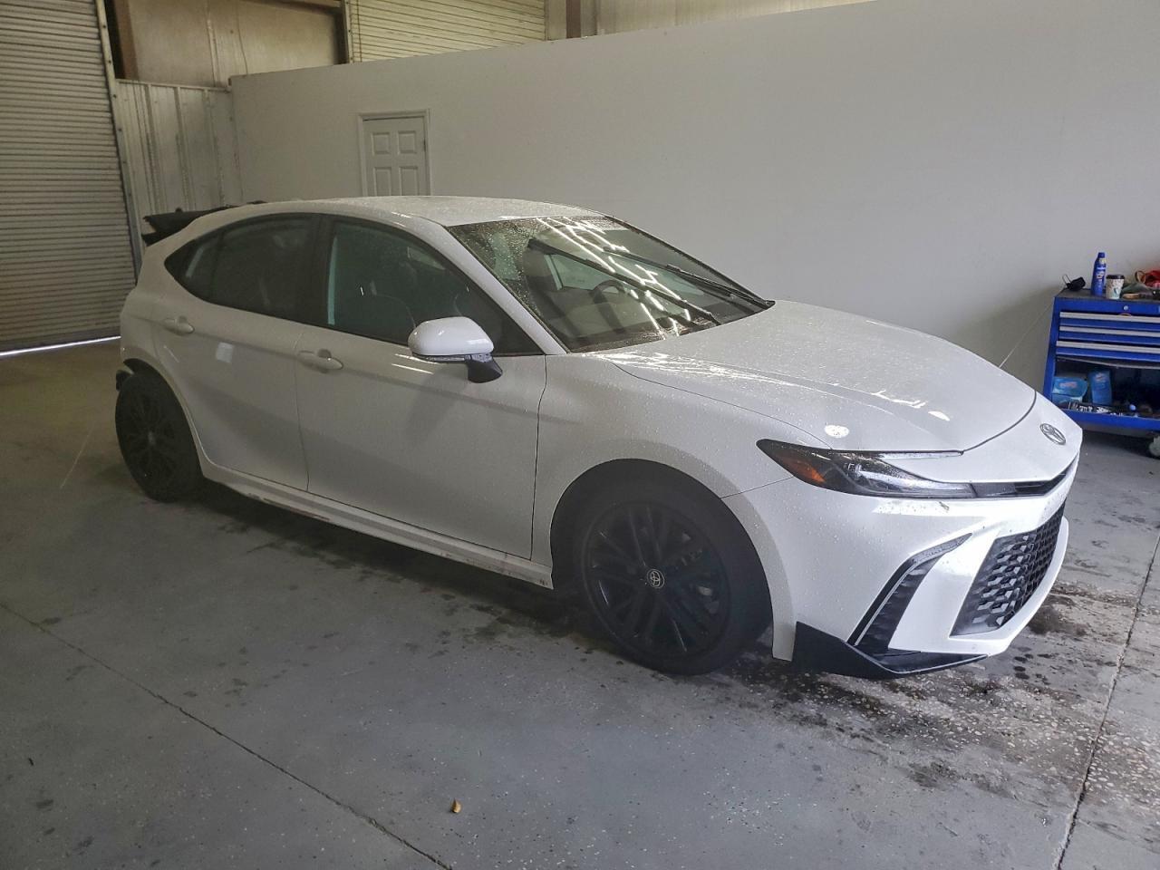 2025 Toyota Camry Se - Image 4