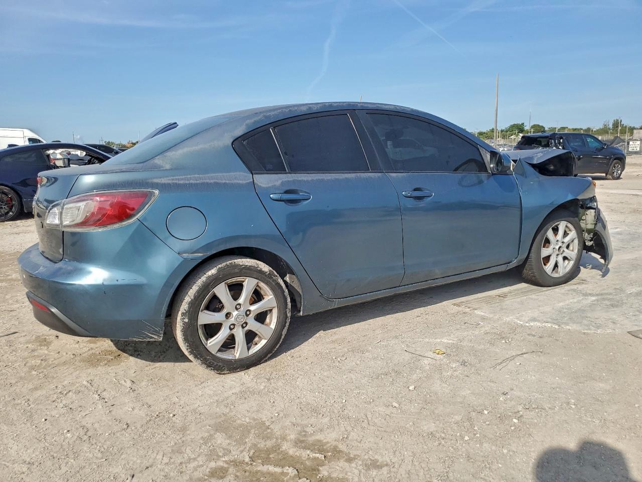 2011 Mazda 3 I - Image 3