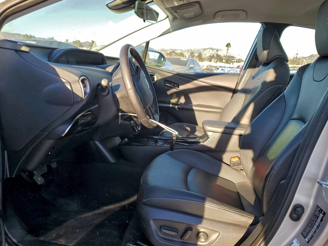 2022 Toyota Prius Prime Le - Фото 7