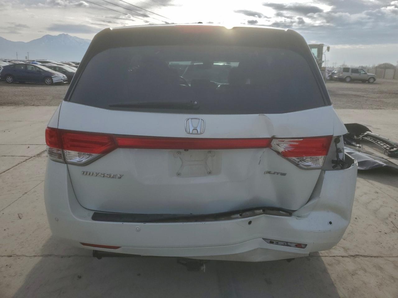 2015 Honda Odyssey Touring - Image 6