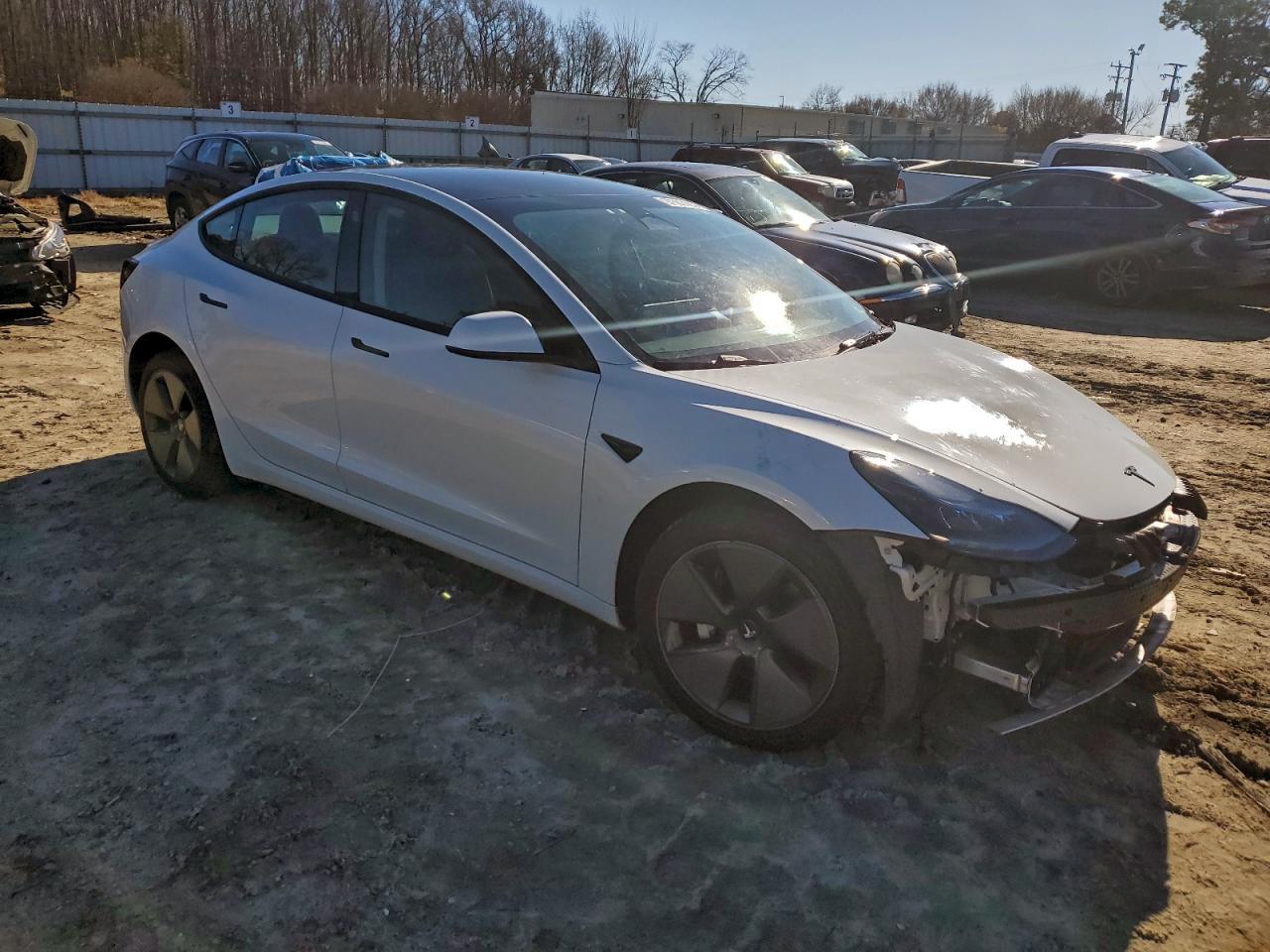 2023 Tesla Model 3 - Фото 4