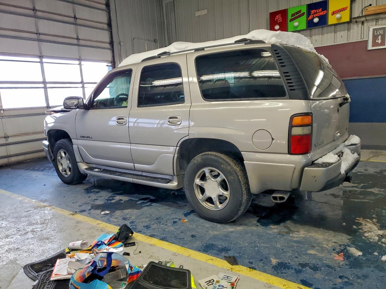 2004 GMC Yukon Denali - Image 2