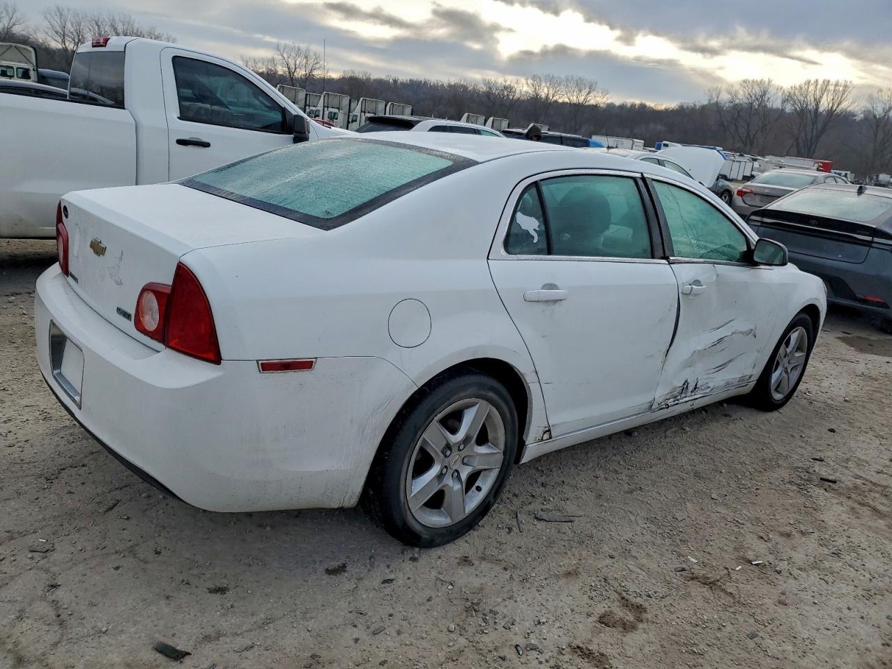 2010 Chevrolet Malibu Ls - Image 3