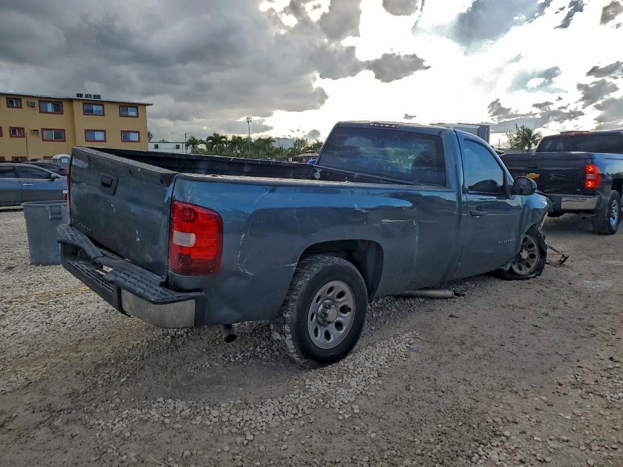2013 Chevrolet Silverado C1500 - Image 3