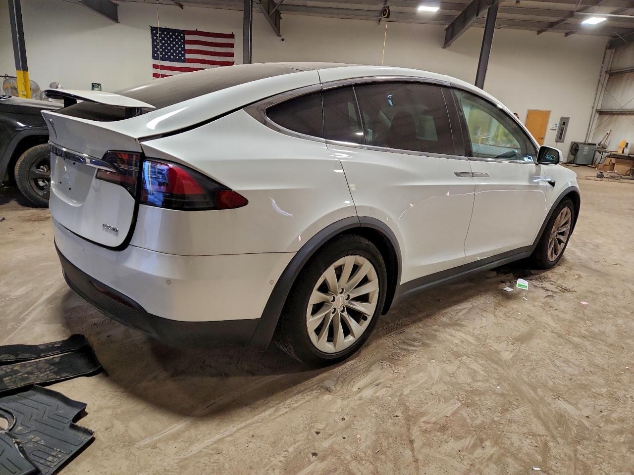2017 Tesla Model X - Фото 3