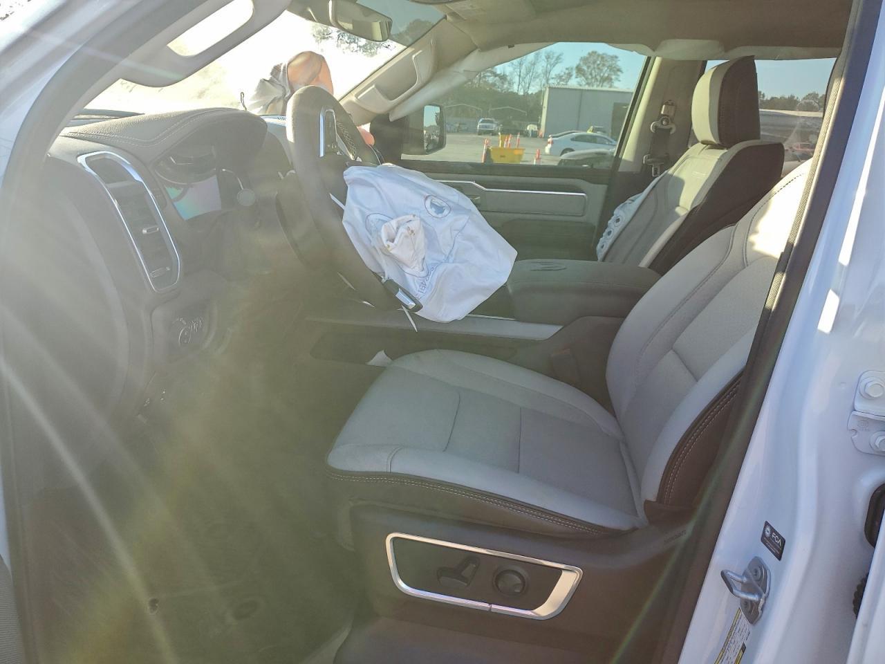 2025 Ram 1500 Laramie - Фото 7