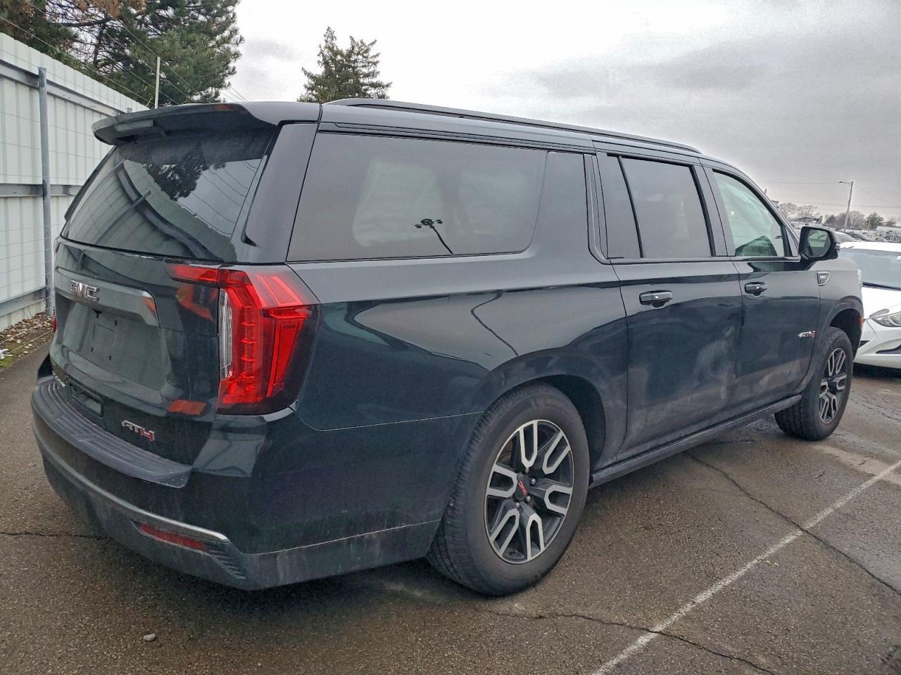 2021 GMC Yukon Xl K1500 At4 - Image 3