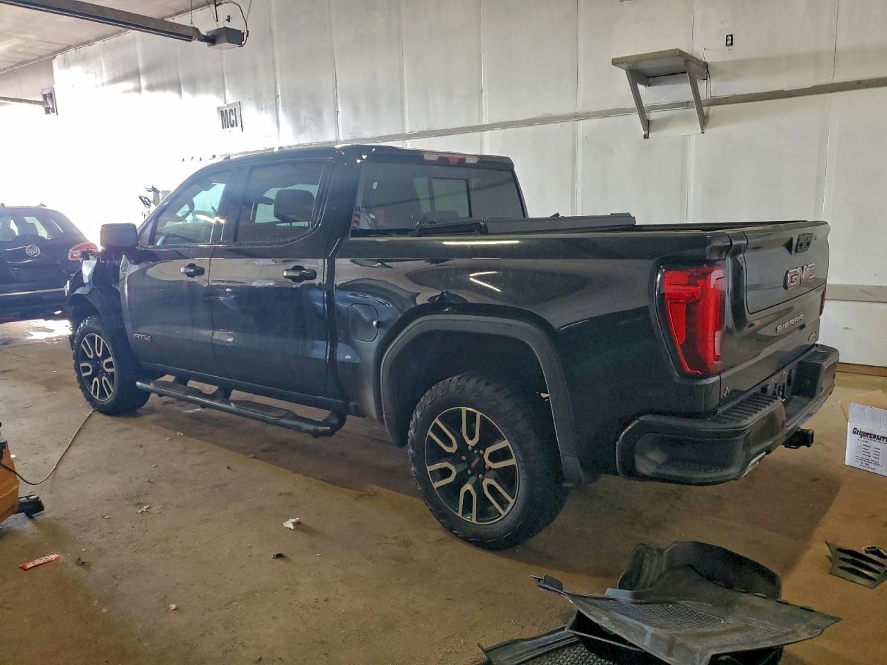 2023 GMC Sierra K1500 At4 - Фото 2