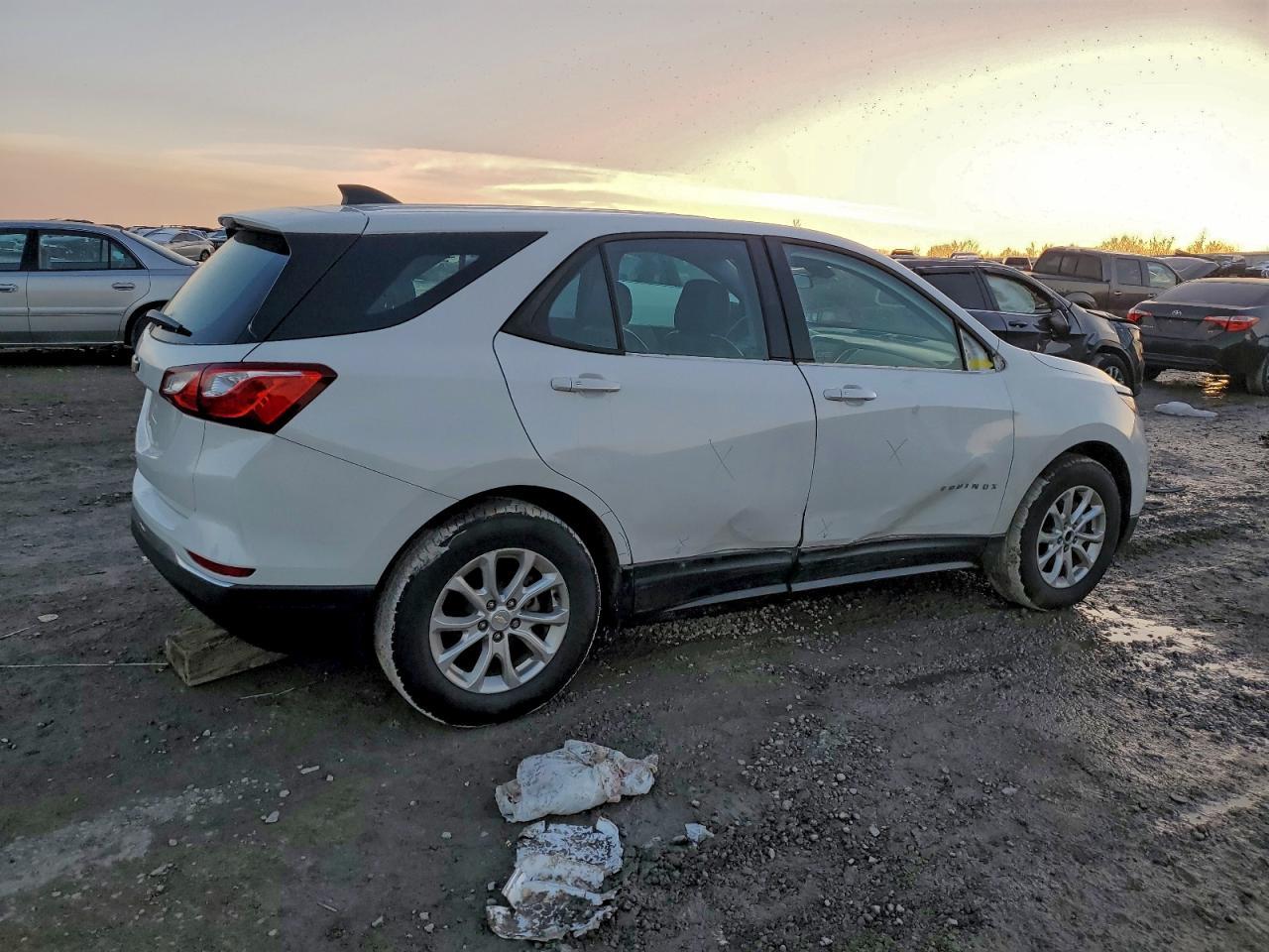 2018 Chevrolet Equinox Ls - Фото 3