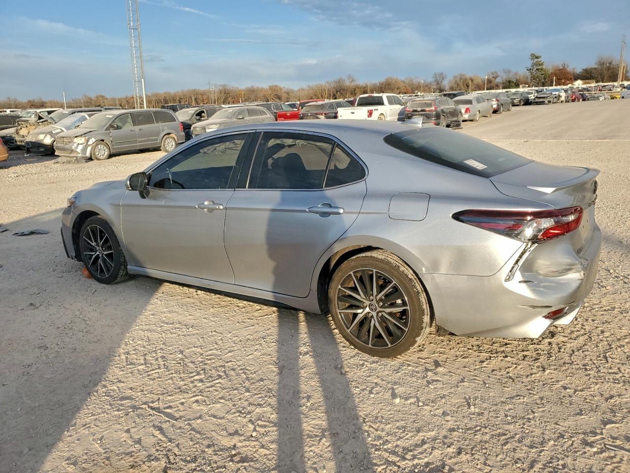 2023 Toyota Camry Se - Фото 2