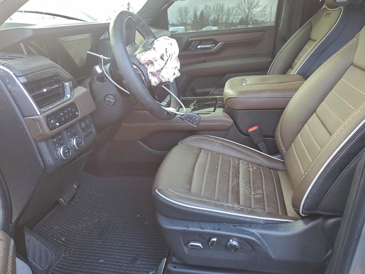 2025 GMC Yukon Denali Ultimate - Image 7