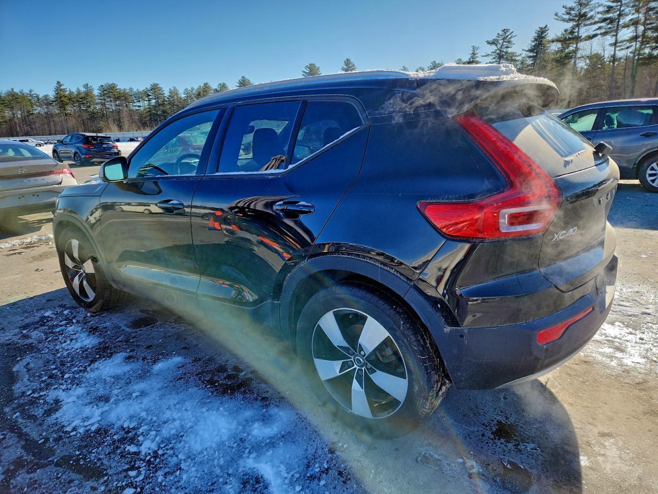2019 Volvo Xc40 T5 Momentum - Image 2
