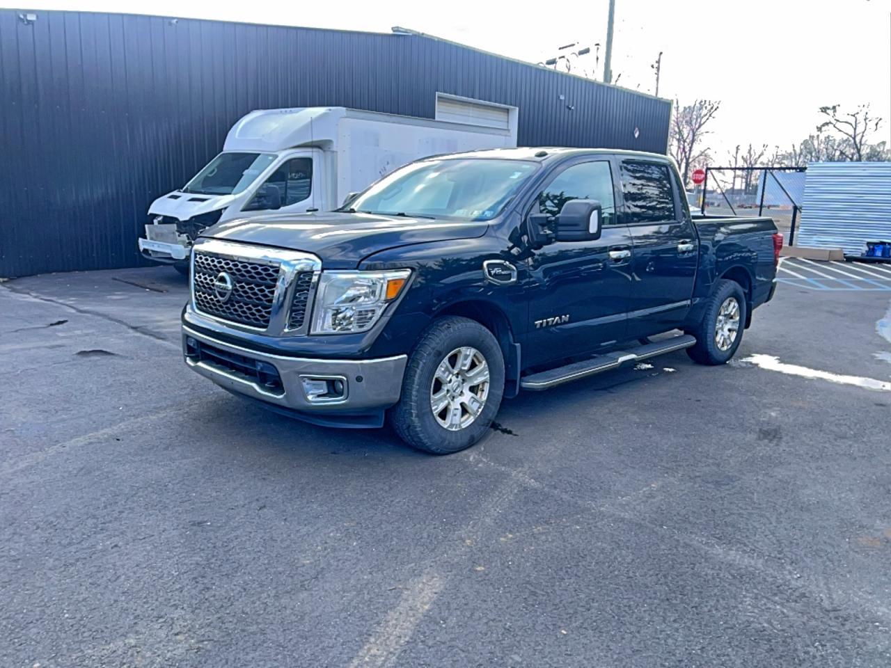 2017 Nissan Titan Sv - Image 2