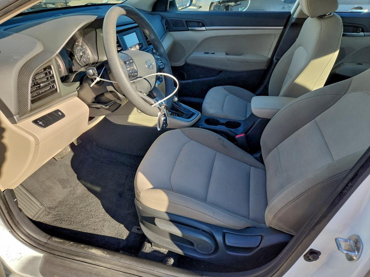 2019 Hyundai Elantra Se - Image 7